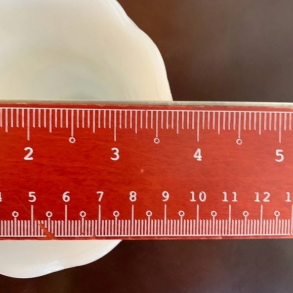 VINTAGE MILK GLASS VASE - Picture 9 of 10